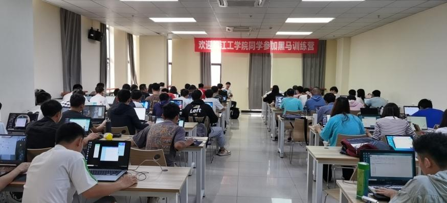 電信院2018級(jí)首批247名學(xué)生赴滬實(shí)習(xí)，開(kāi)啟軟件開(kāi)發(fā)實(shí)踐之旅